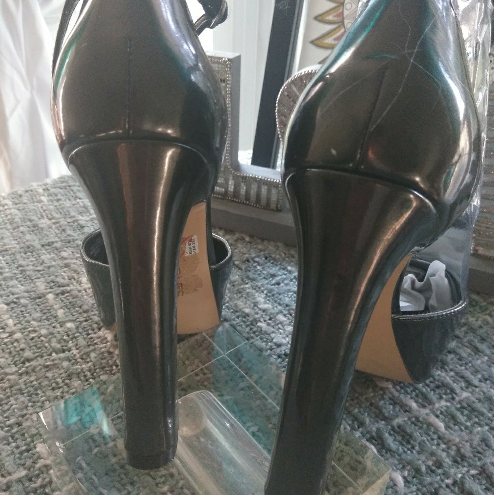 Shoes - Picture 2 of 3